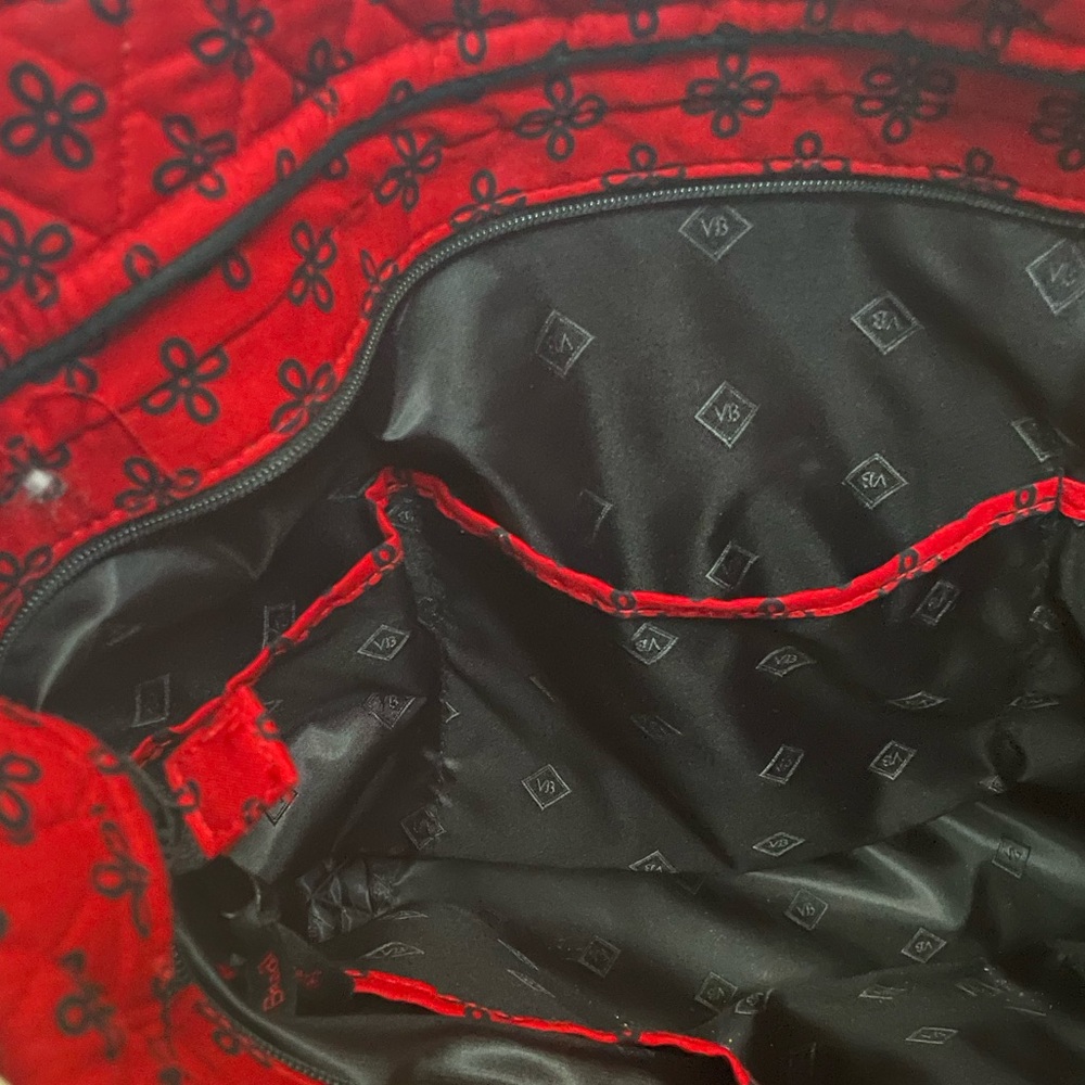 Vera Bradley red quilt bag- never used - Picture 5 of 6